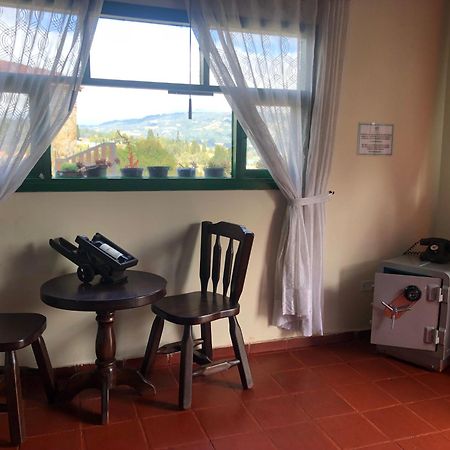 Hotel Cabanas San Cayetano Paipa Buitenkant foto